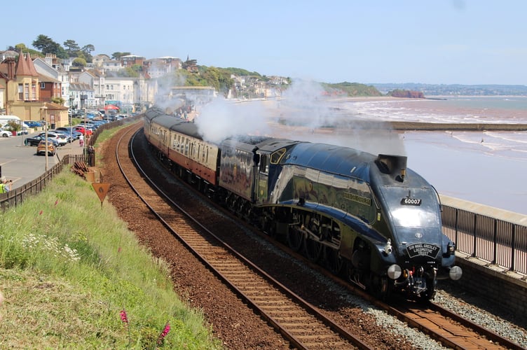 1937 steam train Sig Nigel Gresley passing through Dawlish, pictured by Thomas Mills