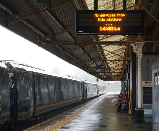 Rail lines closed as Second World War bomb removed 