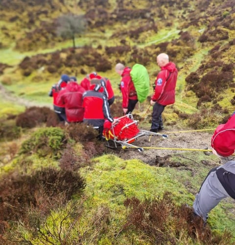 Dartmoor Search and Rescue vounteers from Ashburton rescue casualty 