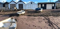 Plans to replace dilapidated beach hut 