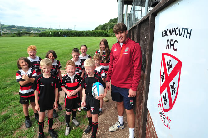 Ben Coen, of England's  Under-20 World Rugby Championship winning team, with young members of Teignmouth Rugby Club