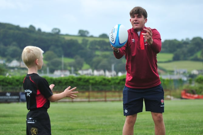 Ben Coen, of England's  Under-20 World Rugby Championship winning team, with young members of Teignmouth Rugby Club