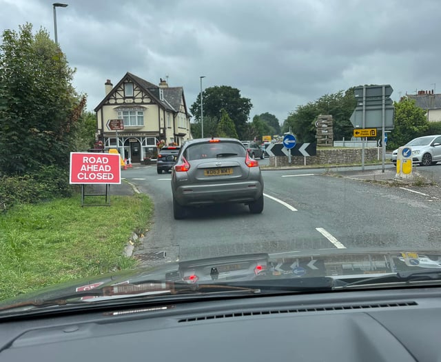 Traffic 'chaos' as gas works start