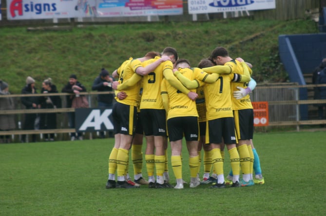 Buckland Athletic pre-match huddle vs Ivybridge