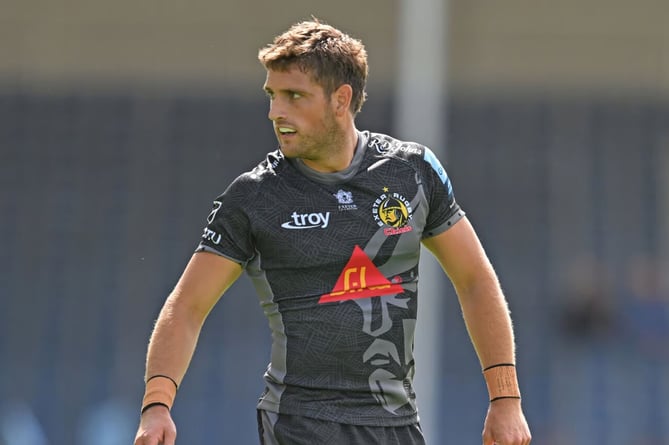 Coventry have signed Exeter Chiefs scrum-half Sam Maunder on loan